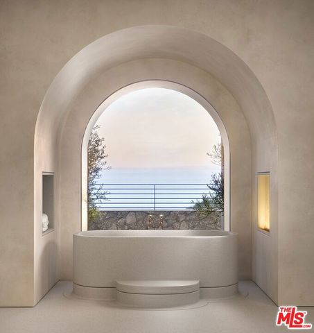 6734 Zumirez Drive, Malibu, CA 90265