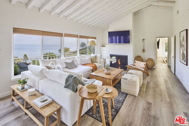 6734 Zumirez Drive, Malibu, CA 90265