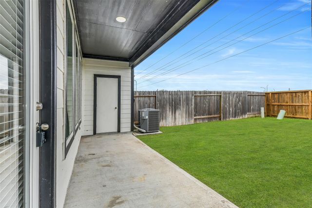 3028 Crown Gate Drive, Houston, TX 77047