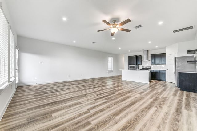 3028 Crown Gate Drive, Houston, TX 77047