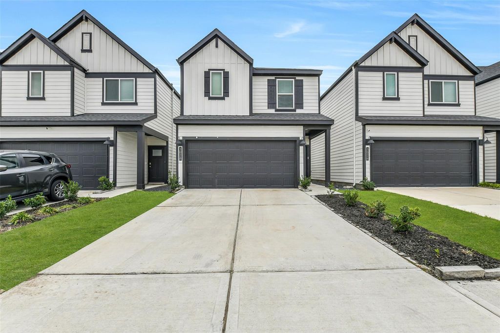 3028 Crown Gate Drive, Houston, TX 77047
