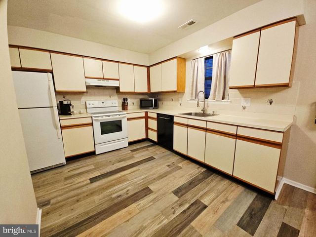 169 CROWN PRINCE DR, Marlton, NJ 08053