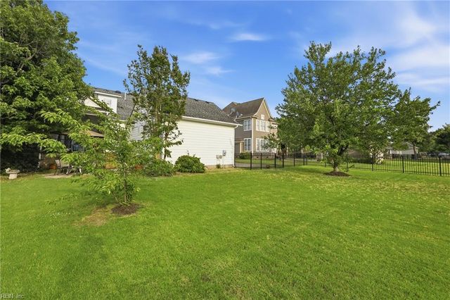 2101 Governors Pointe DR, Suffolk, VA 23436