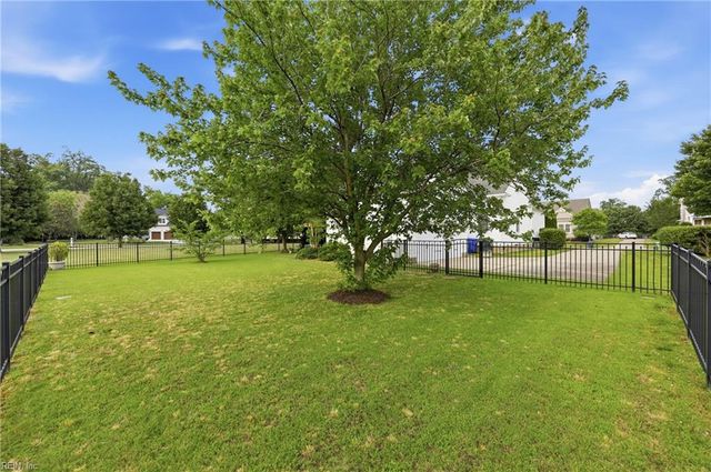 2101 Governors Pointe DR, Suffolk, VA 23436