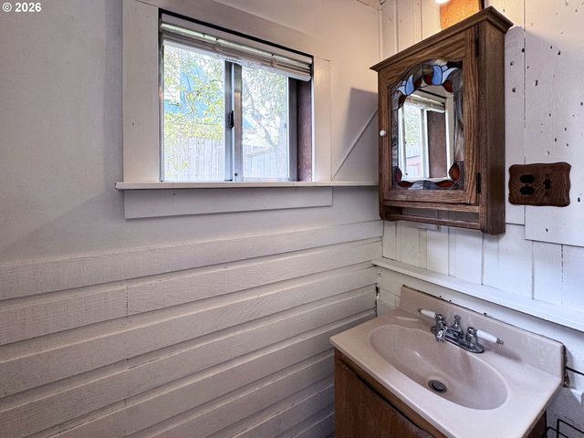 310 E 31ST Ave, Eugene, OR 97405