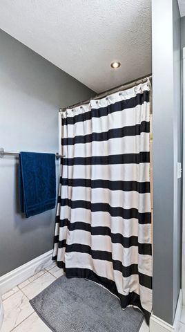 61829 County Road 7, Elkhart, IN 46517