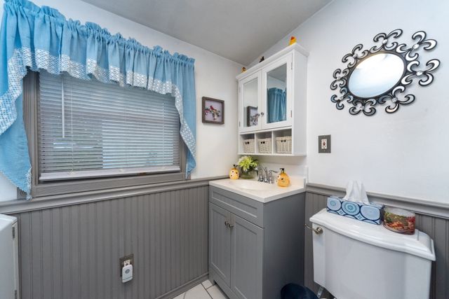 71 School St, Northborough, MA 01532