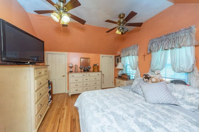 71 School St, Northborough, MA 01532