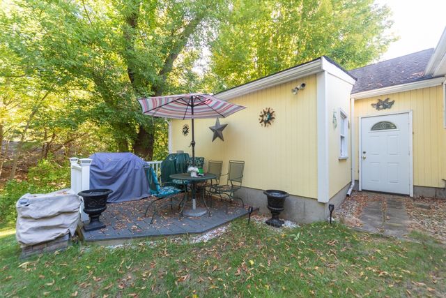 71 School St, Northborough, MA 01532