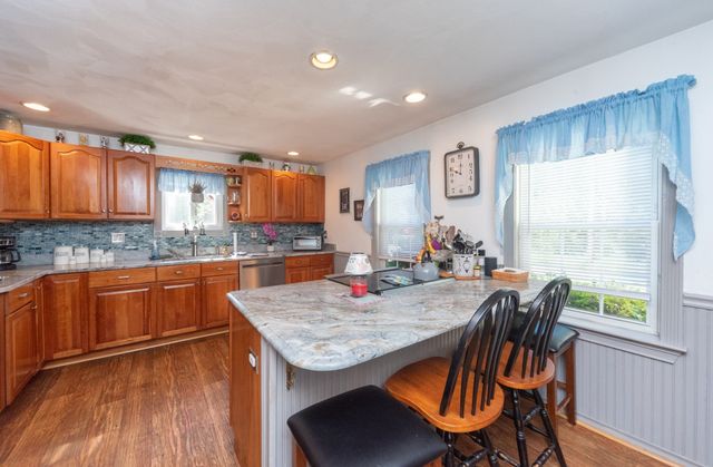 71 School St, Northborough, MA 01532