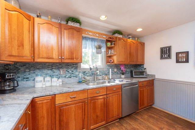 71 School St, Northborough, MA 01532