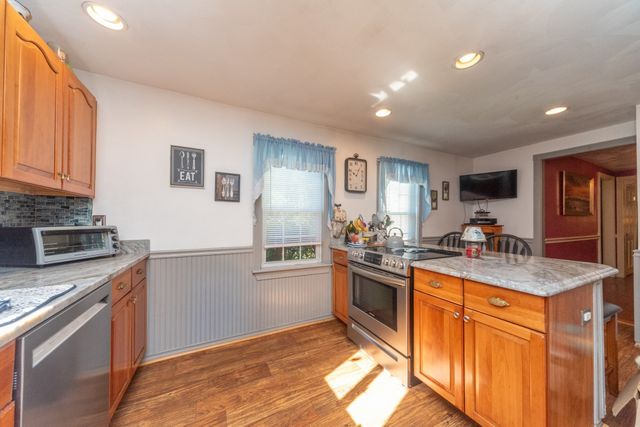 71 School St, Northborough, MA 01532