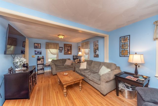 71 School St, Northborough, MA 01532