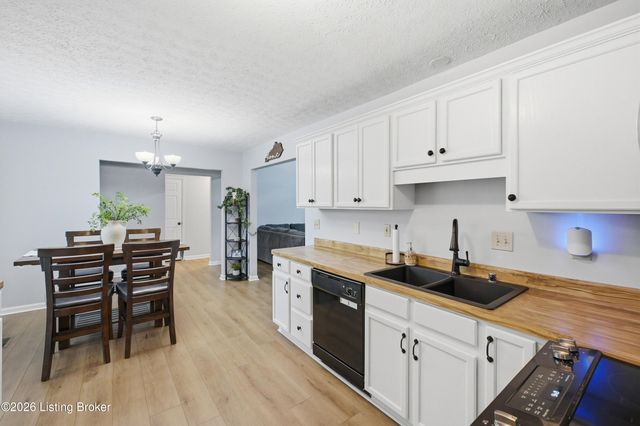 8705 Lambach Ln, Louisville, KY 40220