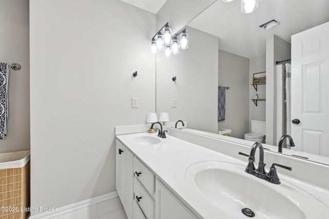 8705 Lambach Ln, Louisville, KY 40220