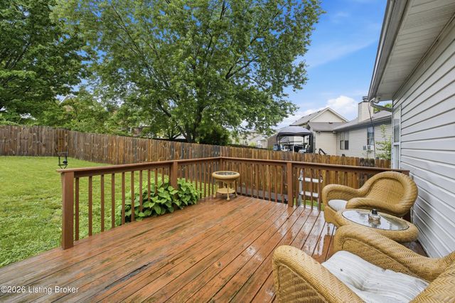 8705 Lambach Ln, Louisville, KY 40220