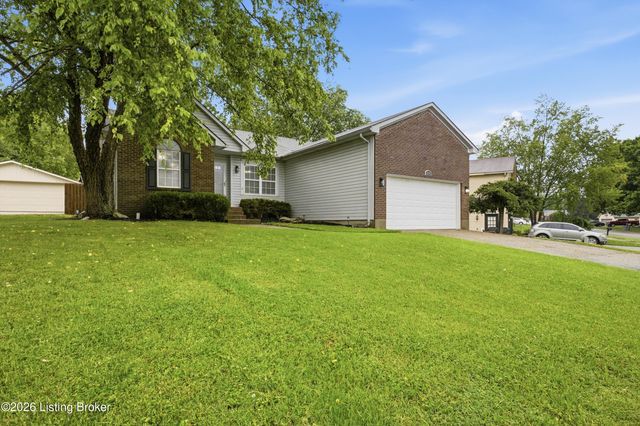 8705 Lambach Ln, Louisville, KY 40220