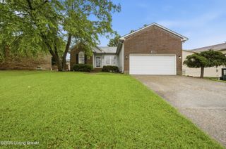 8705 Lambach Ln, Louisville, KY 40220