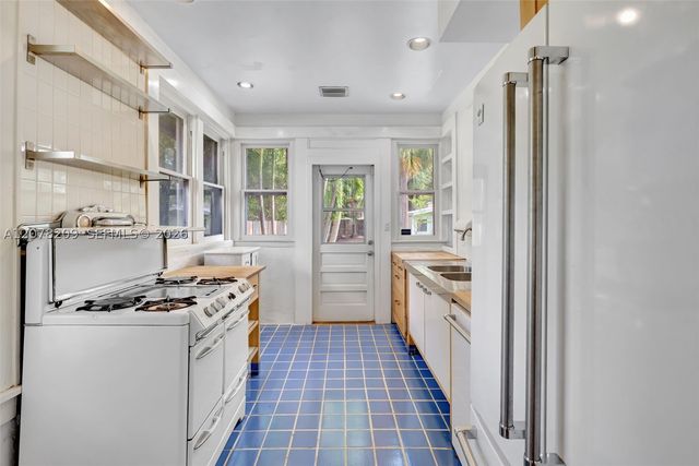1031 SW 4th St, Fort Lauderdale, FL 33312