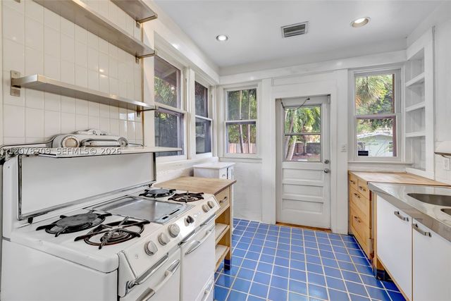 1031 SW 4th St, Fort Lauderdale, FL 33312