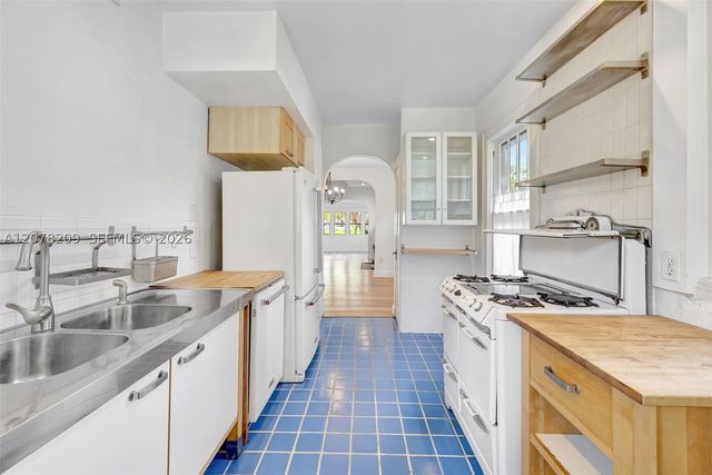 1031 SW 4th St, Fort Lauderdale, FL 33312