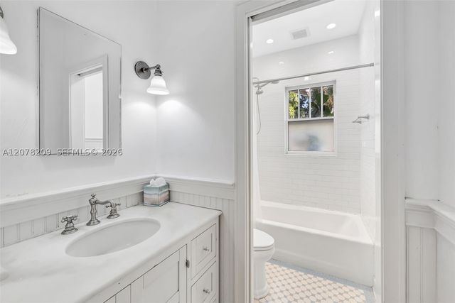 1031 SW 4th St, Fort Lauderdale, FL 33312