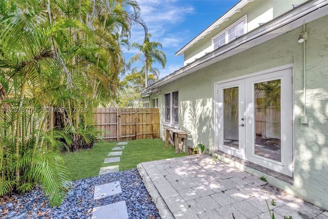 1031 SW 4th St, Fort Lauderdale, FL 33312