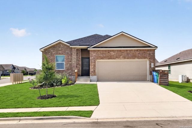 201 WOLF CREST BLVD, Seguin, TX 78155