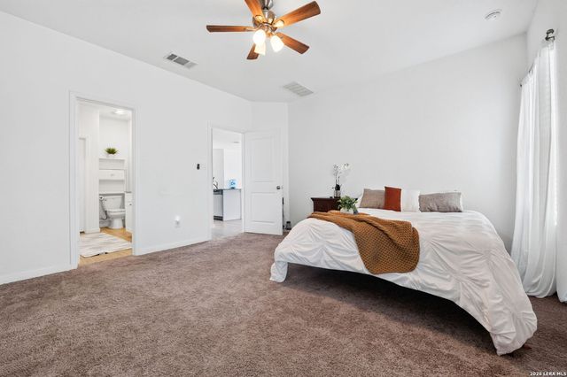 201 WOLF CREST BLVD, Seguin, TX 78155