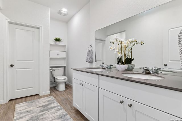 201 WOLF CREST BLVD, Seguin, TX 78155