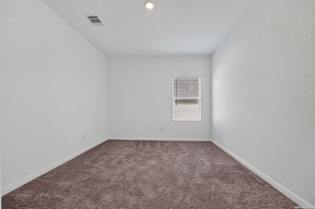 201 WOLF CREST BLVD, Seguin, TX 78155