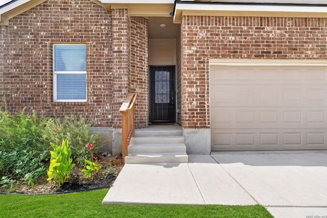 201 WOLF CREST BLVD, Seguin, TX 78155