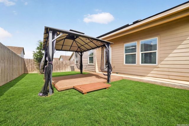 201 WOLF CREST BLVD, Seguin, TX 78155