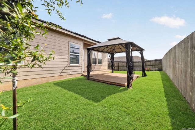 201 WOLF CREST BLVD, Seguin, TX 78155