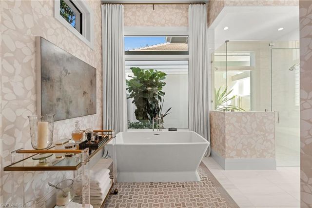 142 Eugenia DR, Naples, FL 34108