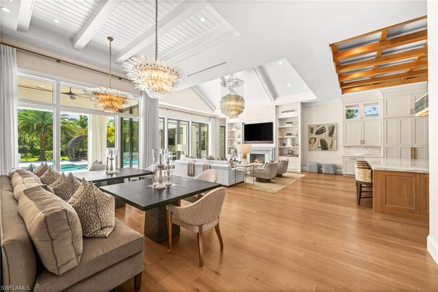 142 Eugenia DR, Naples, FL 34108