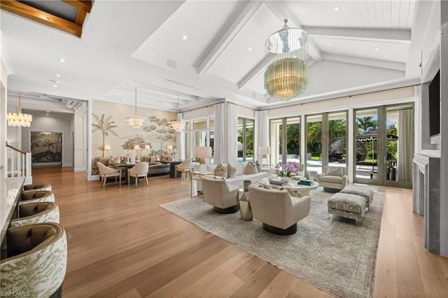 142 Eugenia DR, Naples, FL 34108