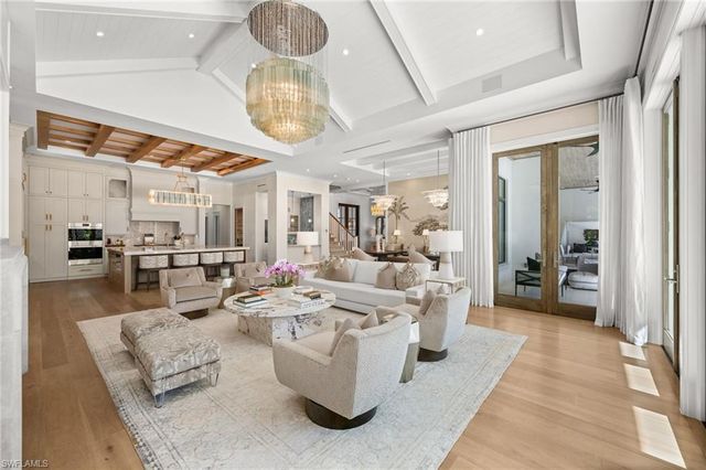 142 Eugenia DR, Naples, FL 34108