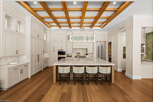 142 Eugenia DR, Naples, FL 34108