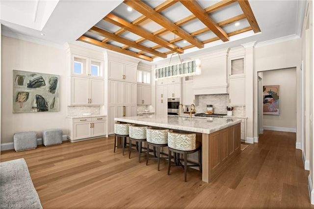 142 Eugenia DR, Naples, FL 34108