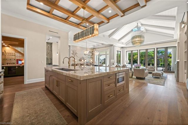 142 Eugenia DR, Naples, FL 34108