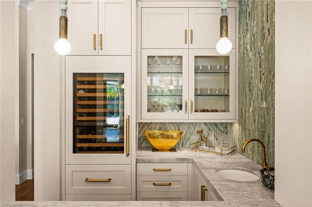 142 Eugenia DR, Naples, FL 34108