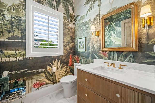 142 Eugenia DR, Naples, FL 34108