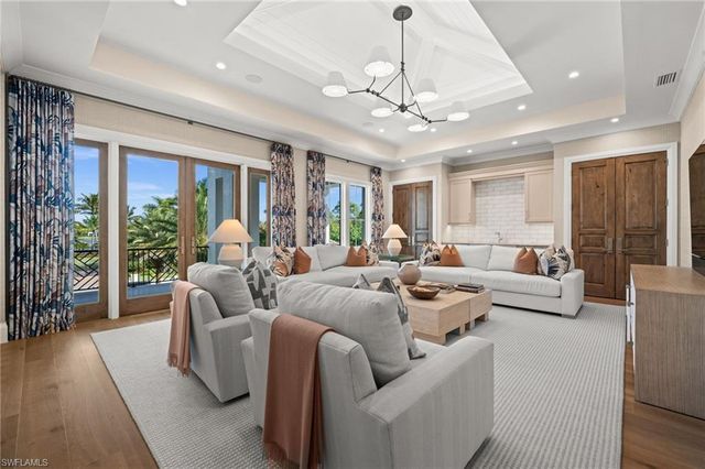 142 Eugenia DR, Naples, FL 34108