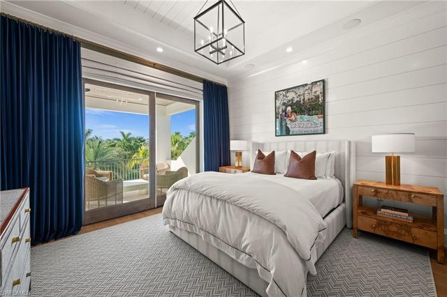 142 Eugenia DR, Naples, FL 34108