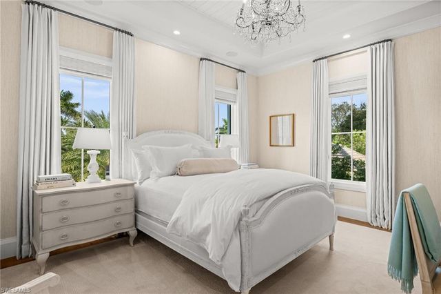 142 Eugenia DR, Naples, FL 34108