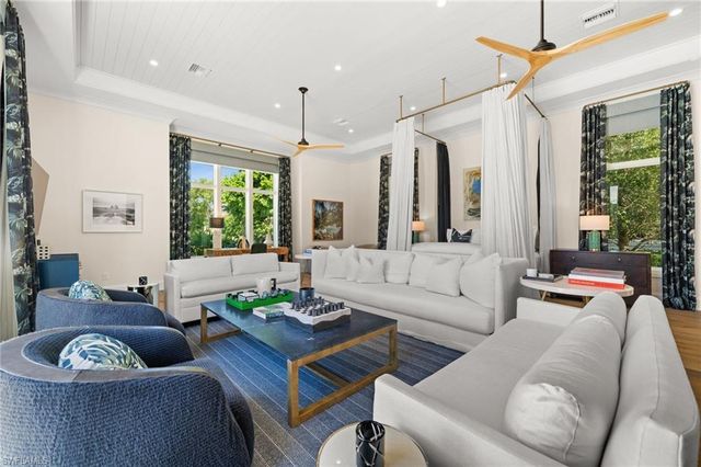 142 Eugenia DR, Naples, FL 34108