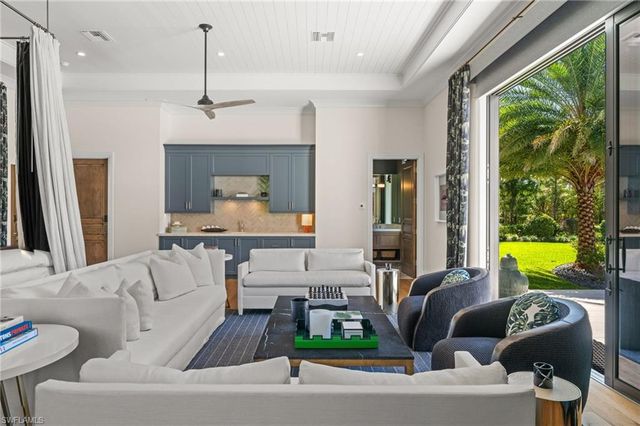 142 Eugenia DR, Naples, FL 34108