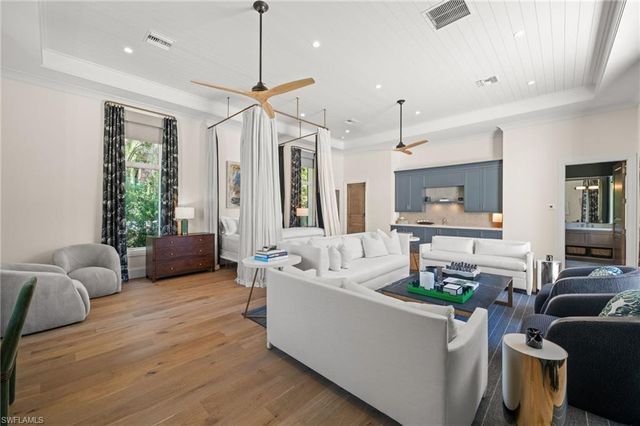 142 Eugenia DR, Naples, FL 34108