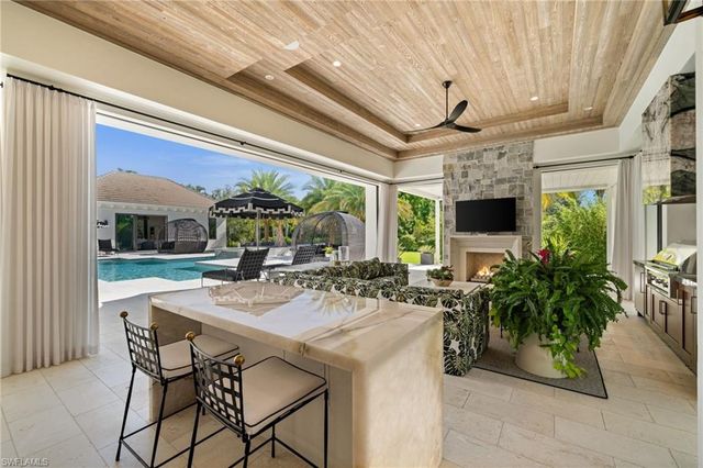 142 Eugenia DR, Naples, FL 34108